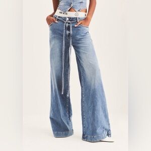 NWOT $295 SER.O.YA LOW RISE BAGGY WIDE LEG
SAINT JEANS SZ 29 NEIMAN MARCUS